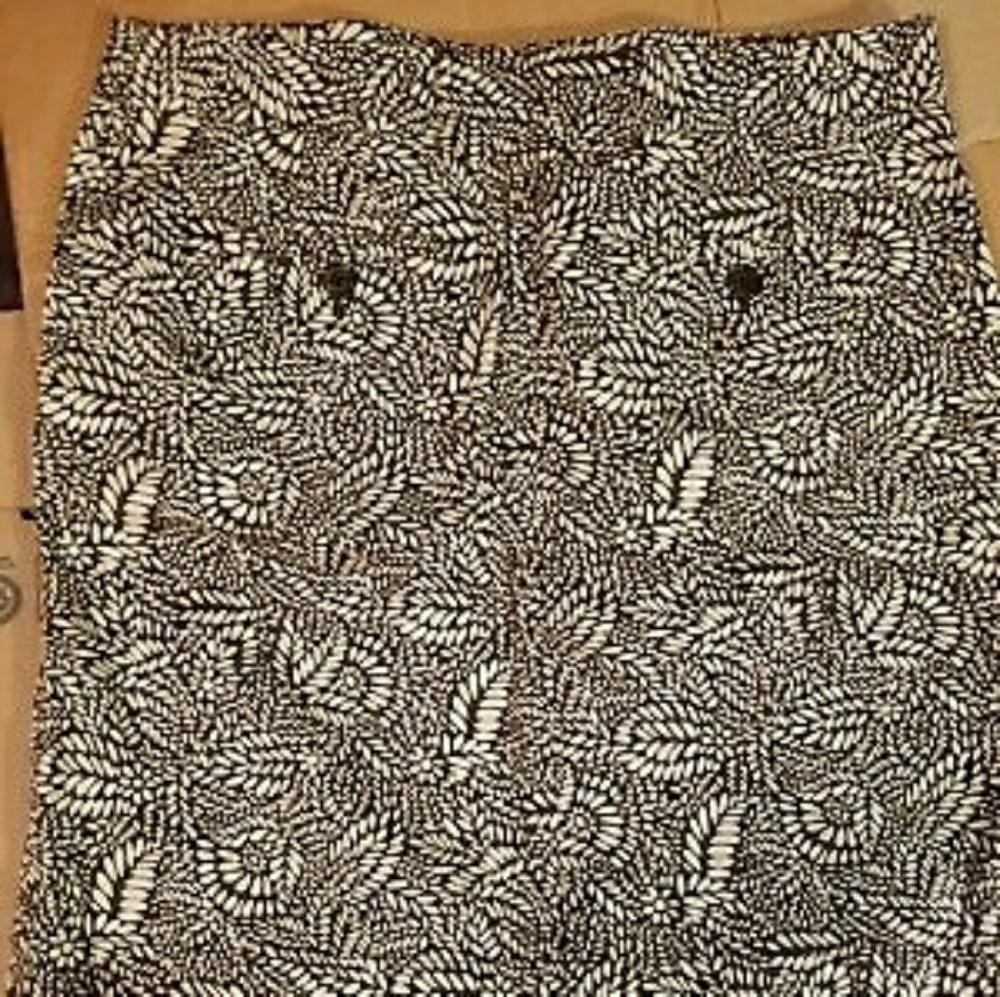 NWT Ann Taylor tencel cotton floral jean skirt. 12 - Picture 3 of 6